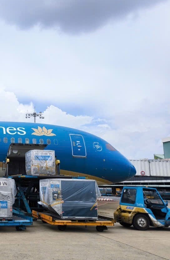 Vietnam Airlines vận chuyển gần 30 tấn hàng cứu trợ vùng bão lũ miền Bắc sau 2 ngày