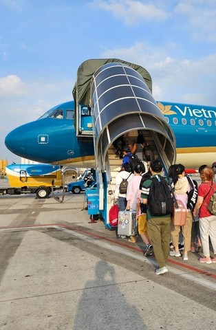 Vietnam Airlines Group mở bán lần đầu 1,5 triệu vé máy bay Tết Nguyên đán 2025